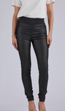 Lade das Bild in den Galerie-Viewer, Freequent Leggings in Lederoptik
