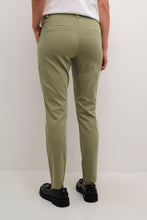 Lade das Bild in den Galerie-Viewer, Kaffe Lea 7/8 Chino Hose
