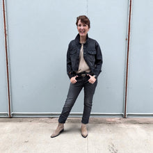 Lade das Bild in den Galerie-Viewer, 94Zoe Jacke
