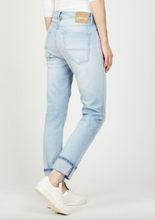 Lade das Bild in den Galerie-Viewer, 94Nica Boyfrieddjeans in hellblau destroyed Wunderwerk Oldenburg
