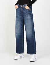 Lade das Bild in den Galerie-Viewer, 94Carlotta wide fit Jeans
