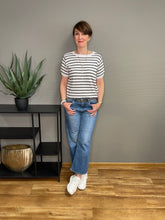 Lade das Bild in den Galerie-Viewer, Annemi Lene - Streifenkuss
