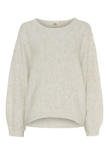 Lade das Bild in den Galerie-Viewer, Pullover oversize mit Rundhals und weiten langen Ärmeln in der Farbe offwhite Wunderwerk Oldenburg
