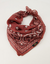Lade das Bild in den Galerie-Viewer, Vierecktuch in bordeaux mit Muster, Wunderwerk Oldenburg
