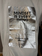 Lade das Bild in den Galerie-Viewer, T-Shirt "Mindset is every Thing"
