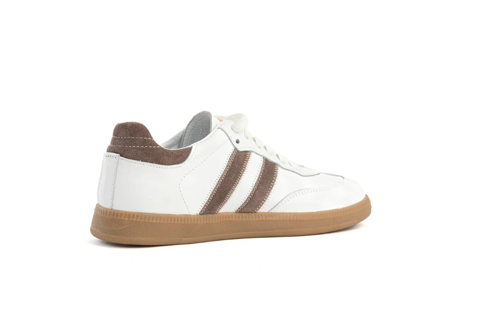 Weißer Ledersneaker mit braunen Nubukstreifen, Wunderwerk Oldenburg