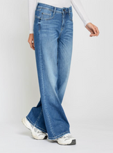 Lade das Bild in den Galerie-Viewer, Gang 94Amelie Wide fit / Standard Jeans
