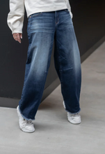 Lade das Bild in den Galerie-Viewer, Serena Bea Baggy Jeans
