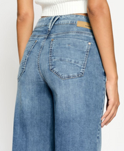 Lade das Bild in den Galerie-Viewer, 94Carlotta wide fit Jeans
