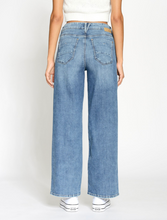 Lade das Bild in den Galerie-Viewer, 94Carlotta wide fit Jeans
