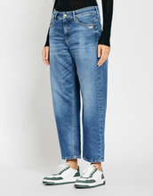 Lade das Bild in den Galerie-Viewer, Gang 94Ida O-Shape Jeans
