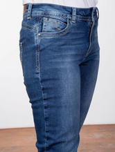 Lade das Bild in den Galerie-Viewer, Lily Straight Fit Jeans
