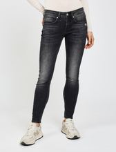 Lade das Bild in den Galerie-Viewer, 94Faith Cropped Skinny Jeans

