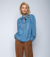 Lade das Bild in den Galerie-Viewer, Bluse mit Schluppe
