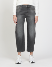 Lade das Bild in den Galerie-Viewer, Gang 94Ida O-Shape Jeans
