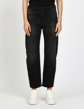 Lade das Bild in den Galerie-Viewer, Gang 94Ida O-Shape Jeans
