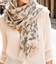 Lade das Bild in den Galerie-Viewer, Schal Kamilla
