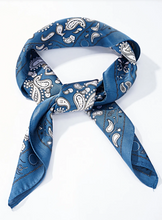 Lade das Bild in den Galerie-Viewer, Tuch Classic mit Muster
