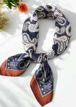 Lade das Bild in den Galerie-Viewer, Tuch Classic mit Muster
