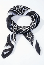 Lade das Bild in den Galerie-Viewer, Tuch Classic mit Muster
