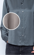 Lade das Bild in den Galerie-Viewer, Bluse mit Rüsche
