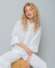Lade das Bild in den Galerie-Viewer, Half Button Cotton Bluse
