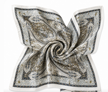 Lade das Bild in den Galerie-Viewer, Silk Touch Bandana
