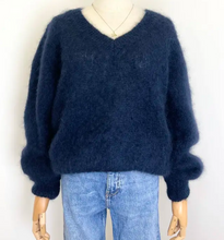 Lade das Bild in den Galerie-Viewer, La maile parisienne Mohair Pullover mit V-Ausschnitt
