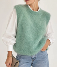 Lade das Bild in den Galerie-Viewer, La maile parisienne Mohair Pullunder
