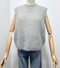 Lade das Bild in den Galerie-Viewer, La maile parisienne Mohair Pullunder
