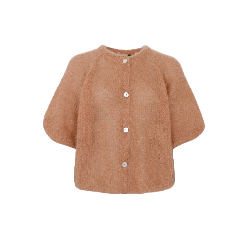 Camelfarbene Strickjacke mit halblangen Ärmeln und femininem Rundhalsausschnitt Wunderwerk Oldenburg