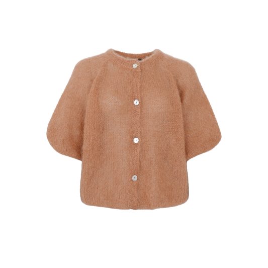 Camelfarbene Strickjacke mit halblangen Ärmeln und femininem Rundhalsausschnitt Wunderwerk Oldenburg