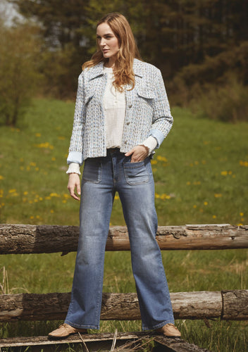 Jeans mit geradem langem Beinverlauf in mid denim und zwei aufgesetzten Taschen, Wunderwerk Oldenburg