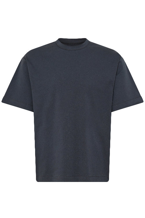 Dunkelblaues Basic-T-Shirt mit Rundhalsausschnitt, kurzen Ärmeln und lockerer Passform. 