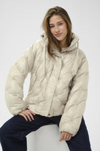 Lade das Bild in den Galerie-Viewer, Jacke in creme mit besonderer Steppung  Wunderwerk Oldenburg
