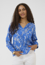 Lade das Bild in den Galerie-Viewer, Boho Bluse in royalblau mit weißem floralem Muster, Wunderwerk Oldenburg
