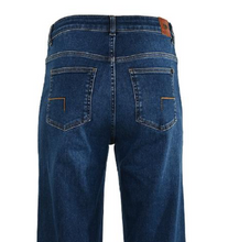 Lade das Bild in den Galerie-Viewer, Dunkelblaue Jeans mit langem geradem Bein, in 32 Länge und 34 Länge verfügbar. Wunderwerk Oldenburg
