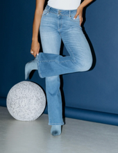 Lade das Bild in den Galerie-Viewer, DNM_Pure_Flynn_Jeans_30er_Länge_light blue_Wunderwerk_Oldenburg8
