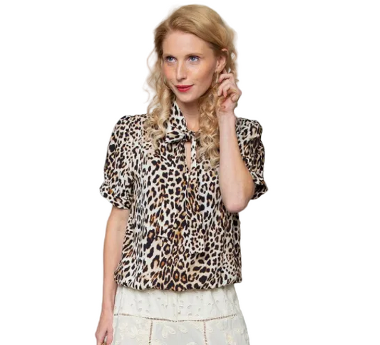 Braune Leoprintbluse mit Schluppe und kurzen Ärmeln sowie elastischem Bündchen, wunderwerk Oldenburg
