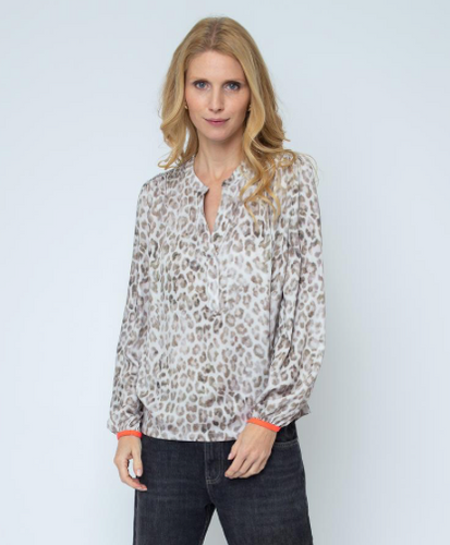 Leo Bluse mit V-Ausschnitt in der Farbe taupe, Wunderwerk Oldenburg