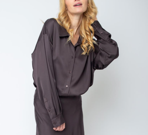 Viskose Satin Bluse in dunkelbraun mit Hemdkragen, Wunderwerk Oldenburg