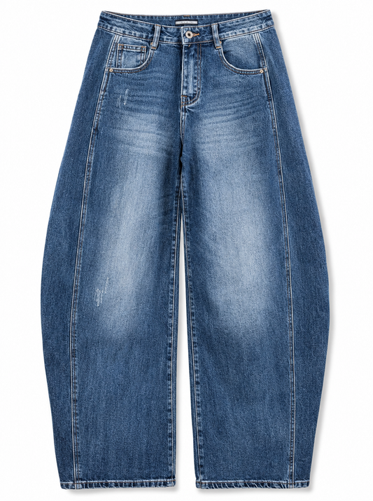 Barrel-Jeans in Jeansblau mit gerundeter Beinform, markanten Teilungsnähten und schmal zulaufenden Beinabschlüssen, Wunderwerk Oldenburg