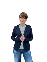 Lade das Bild in den Galerie-Viewer, Dunkelblauer Blazer mit Kapuze und Knopfverschluss Wunderwerk Oldenburg
