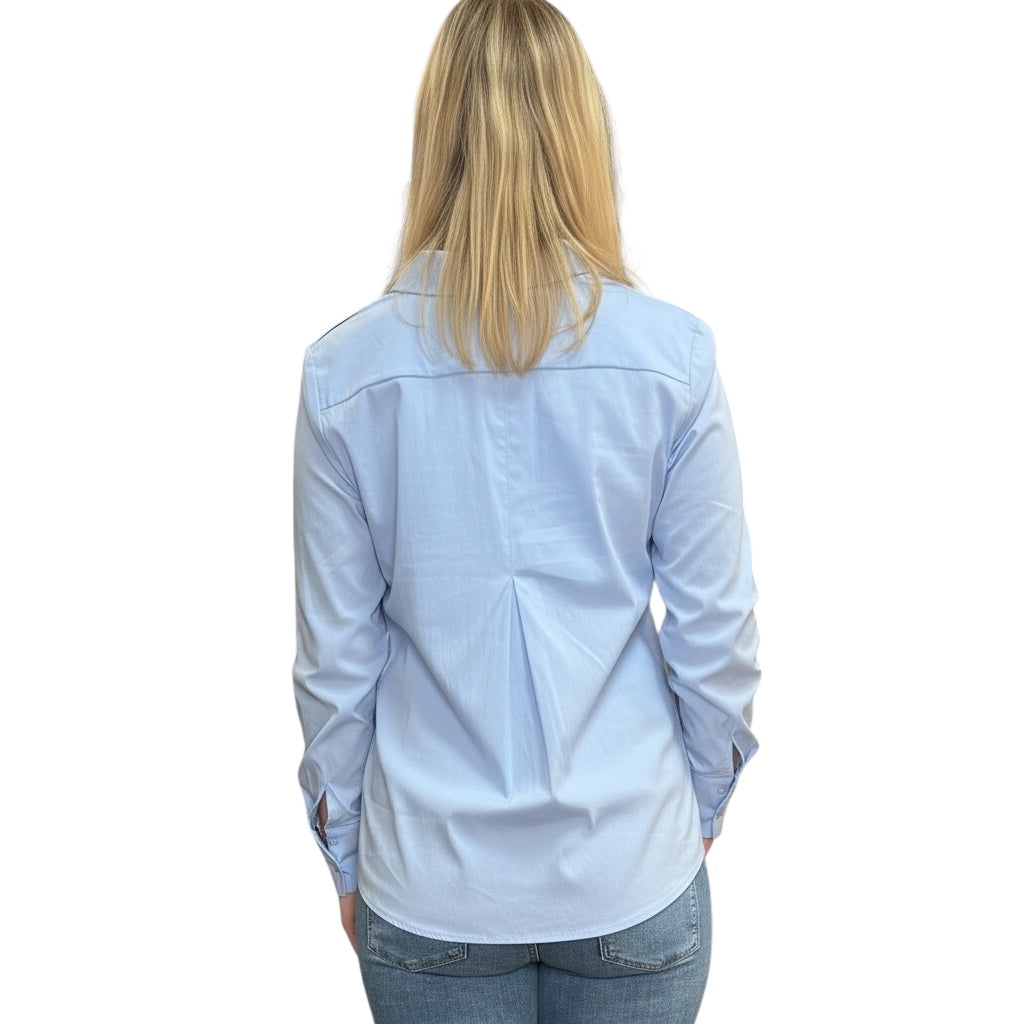 Hellblaue Hemdbluse mit Kellerfalte auf der Rückseite, Wunderwerk Oldenburg