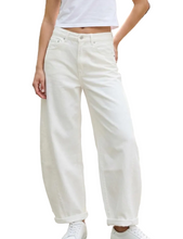 Lade das Bild in den Galerie-Viewer, Sommer Bottel  O-Shape Jeans in weiß, Wunderwerk Oldenburg
