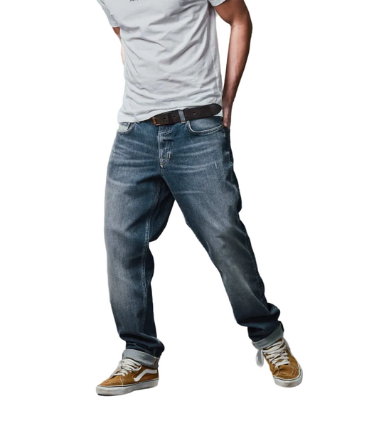Lässige Herrenjeans in verwaschenem Mittelblau mit lockerem Schnitt und authentischer Used-Waschung, Wunderwerk Oldenburg