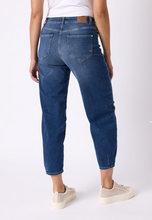 Lade das Bild in den Galerie-Viewer, O-shape Jeans in misty blue von der Marke Future People Wunderwerk Oldenburg

