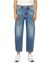 Lade das Bild in den Galerie-Viewer, O-shape Jeans in blau mit großen aufgesetzten Taschen, Wunderwerk Oldenburg
