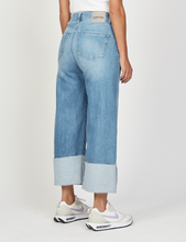 Lade das Bild in den Galerie-Viewer, 94Jette Culotte Jeans mit breitem Umschlag in blau Wunderwerk Oldenburg
