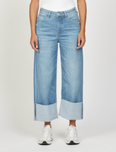Lade das Bild in den Galerie-Viewer, 94Jette Culotte Jeans mit breitem Umschlag in blau Wunderwerk Oldenburg
